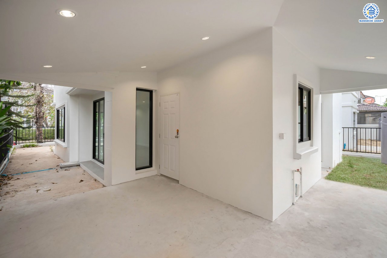 บ้านมือสองตกแต่งใหม่ แบรนด์ LH โครงการ ชัยพฤกษ์ บางบัวทอง หลังใหญ่ วิวสวนสาธารณะ เนื้อที่ 55.5 ตร.ว. ฟังก์ชัน 3 ห้องนอน 3 ห้องน้ำ 1 ห้องแม่บ้าน จอดรถได้ 1 คัน พร้อม Facilities ครบครัน บนทำเลเดินทางสะดวก ติดถนนบางกรวย-ไทรน้อย ใกล้เซ็นทรัลเวสต์เกต และรถไฟฟ้าสายสีม่วง "สถานีบางพลู"